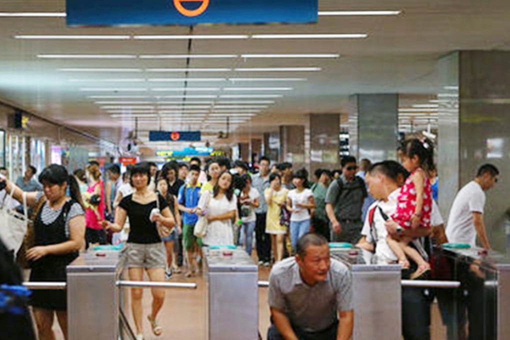Shanghai plans to ban eating and drinking in its subway carriages. Photo: SCMP