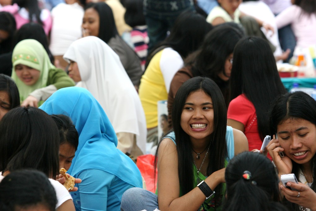 Domestic helpers gather at the Victoria Park on Sunday afternoon. Photo: Martin Chan