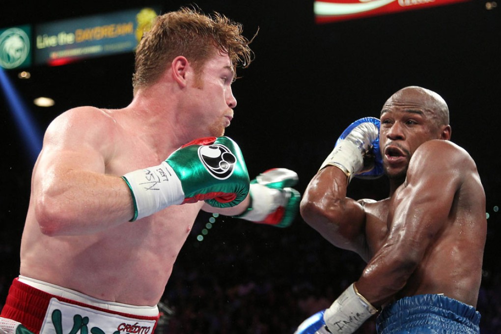 Floyd Mayweather Jnr (right) and Saul Canelo Alvarez. Photo: AFP