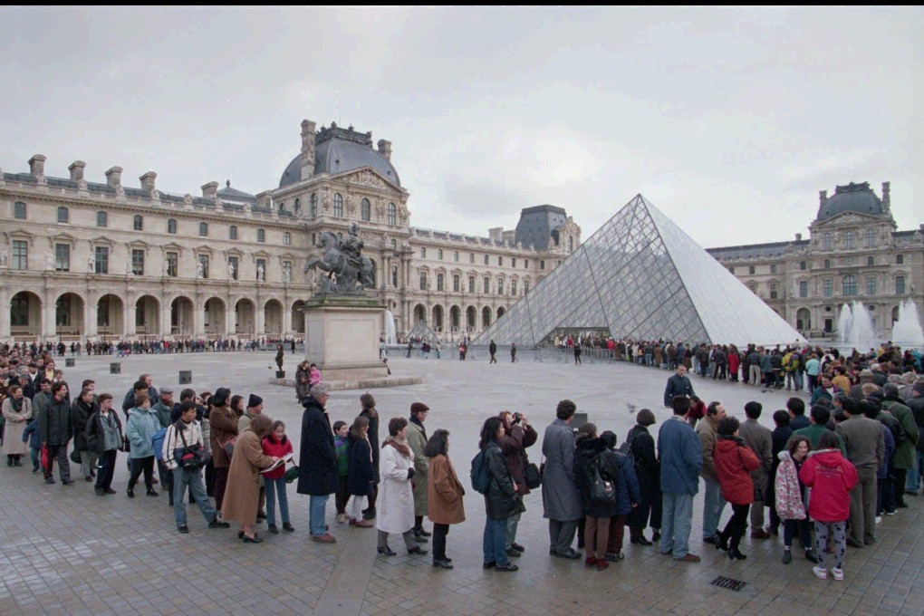 Ticket scam at Louvre under investigation. Photo: AP
