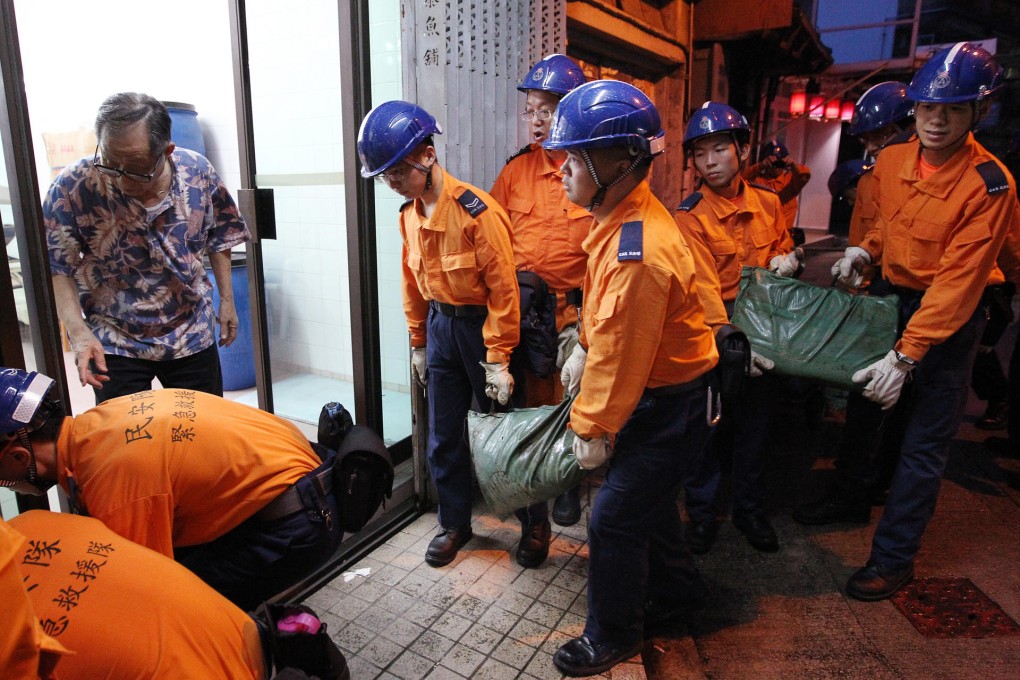 Sand bags are used to stem flooding in Tai O. Photo: Nora Tam