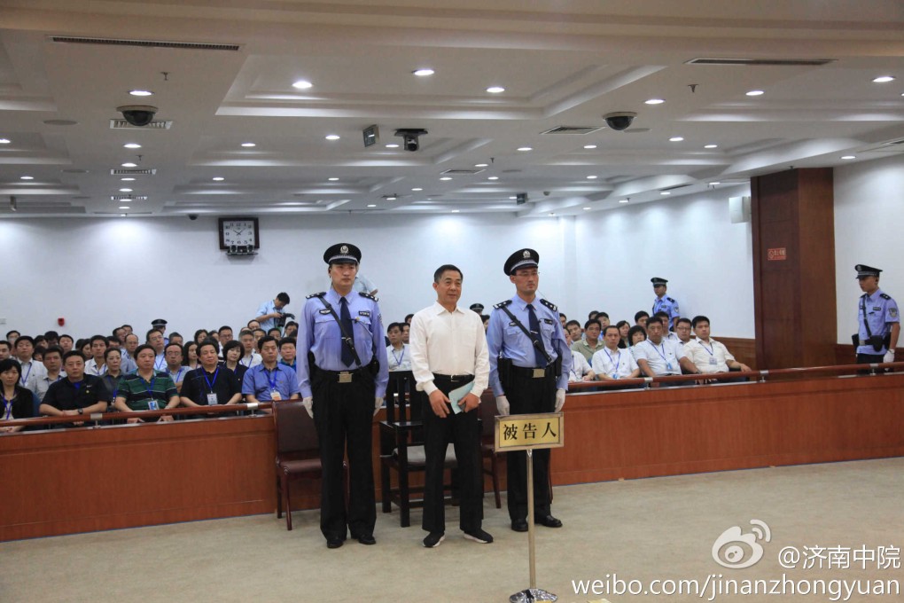 Bo Xilai seen in court on Sunday. Screenshot via Sina Weibo