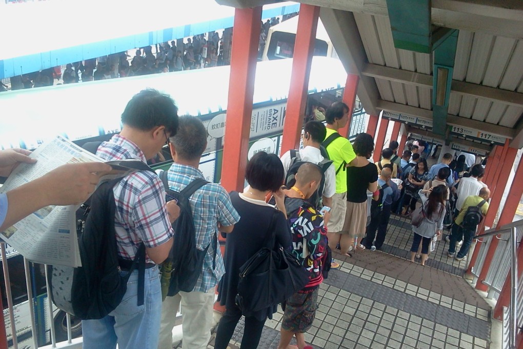 Queues for the bus stops at Hung Hom at the entrance of the Cross-Harbour Tunnel. Photo: Shirley Zhao