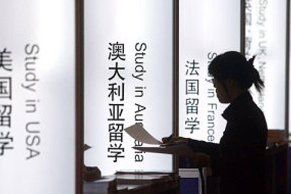 The gap between mainlanders studying abroad and foreign students on the mainland widened to 808,000 last year. Photo: SCMP