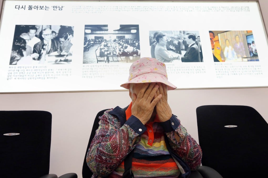 South Korean woman Cho Jang-geum, 81, weeps as she fills out an application form to reunite with her family members who are living in North Korea. Photo: AFP