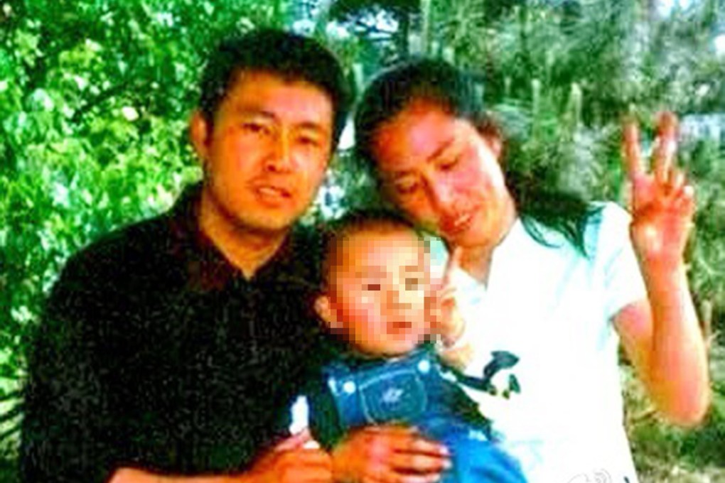 Street vendor Xia Junfeng with his family. Photo: SCMP Pictures