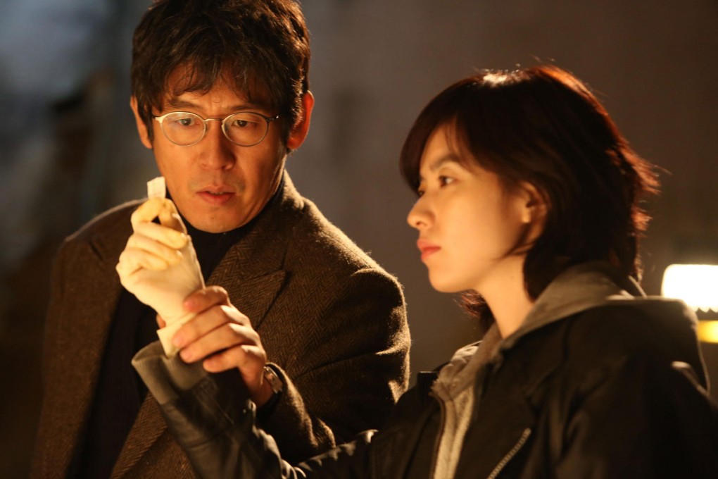 Sol Kyung-gu (left) and Han Hyo-joo (right) play detectives on the trail of a criminal played by Jung Woo-sung.