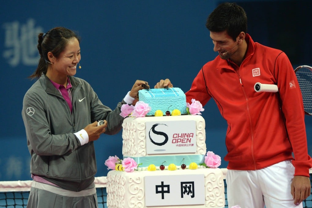 Li Na and Novak Djokovic cut a cake before a charity game during the opening ceremony of the China Open. Photo: AFP