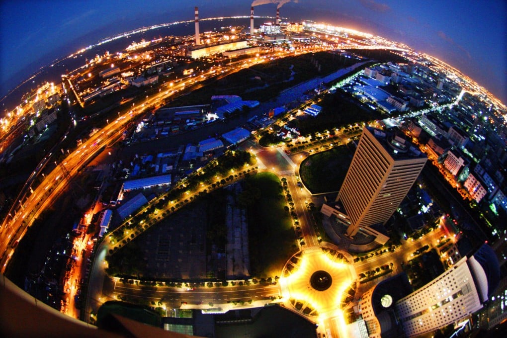 Shanghai's new free-trade zone is seen more attractive than other planned zones as it is expected to get more high-level support and wider policy coverage. Photo: Xinhua