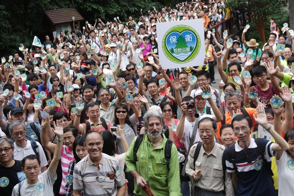 Former Observatory director Lam Chiu-ying (front, third from right) and Southern district councillor Paul Zimmerman (green shirt) joined a protest hike yesterday against developing country parks. Photo: David Wong