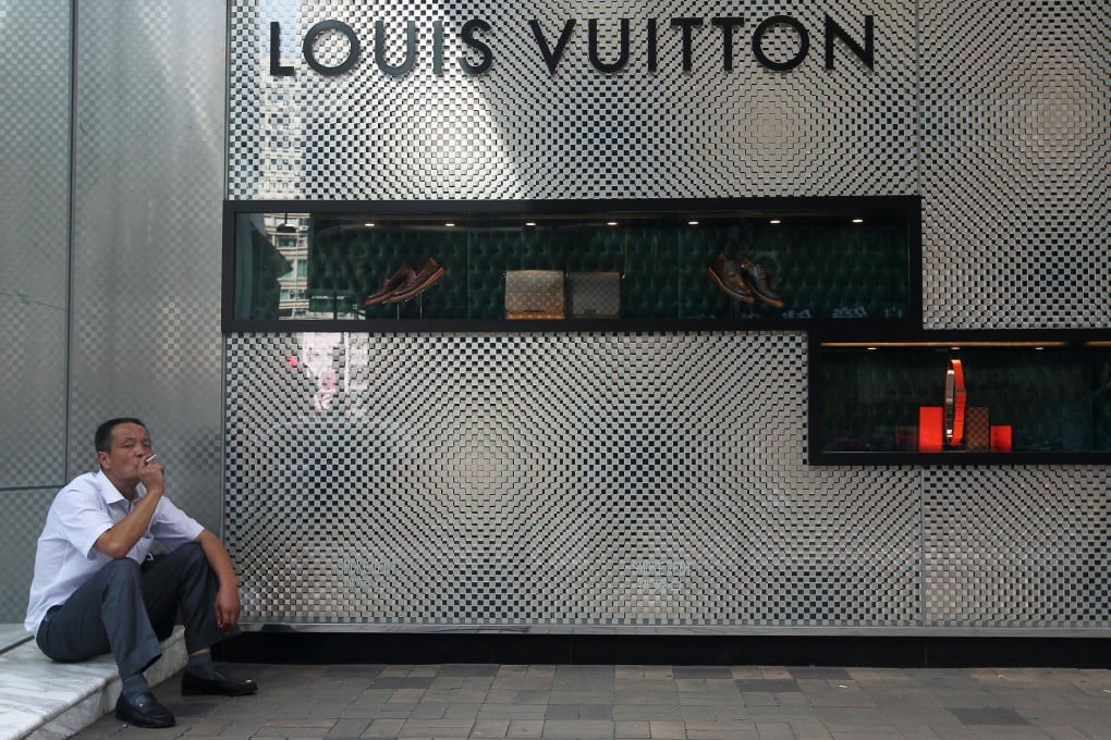 Not all mainland tourists in Canton Road decided to follow the rules. Photo: Sam Tsang