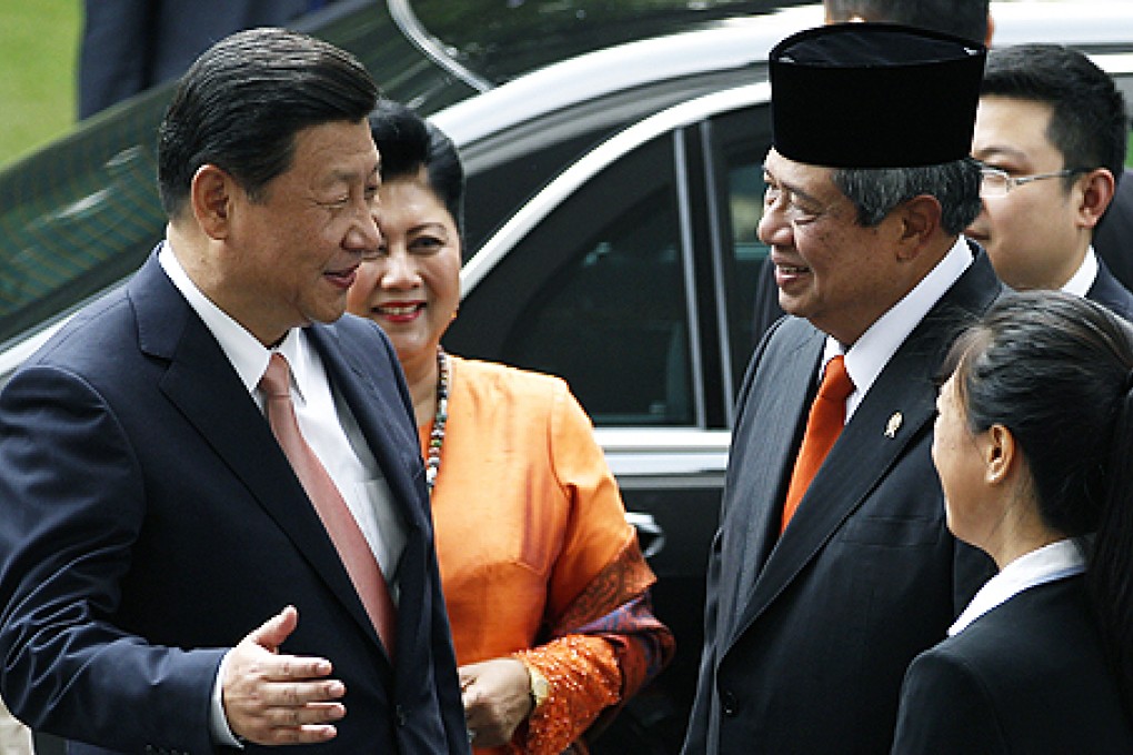 President Xi Jinping talks to Indonesian President Susilo Bambang Yudhoyono upon arriving at Merdeka Palace in Jakarta, Indonesia, on Wednesday. Photo: AP