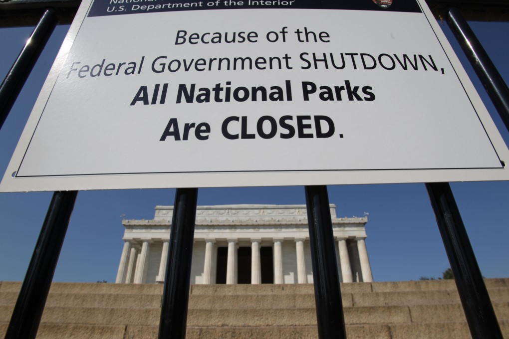 A sign informing that Lincoln Memorial is closed due to the government shutdown. Photo: Xinhua