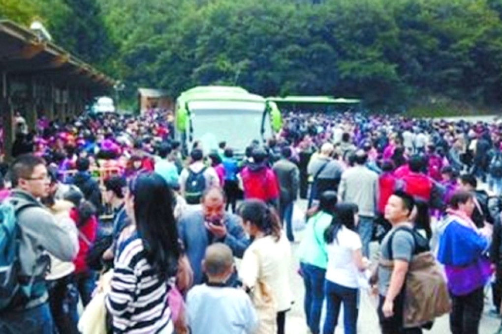 “Golden week” holidaymakers were stranded for hours inside Jiuzhaigou park on Wednesday. Photo: Weibo screenshot