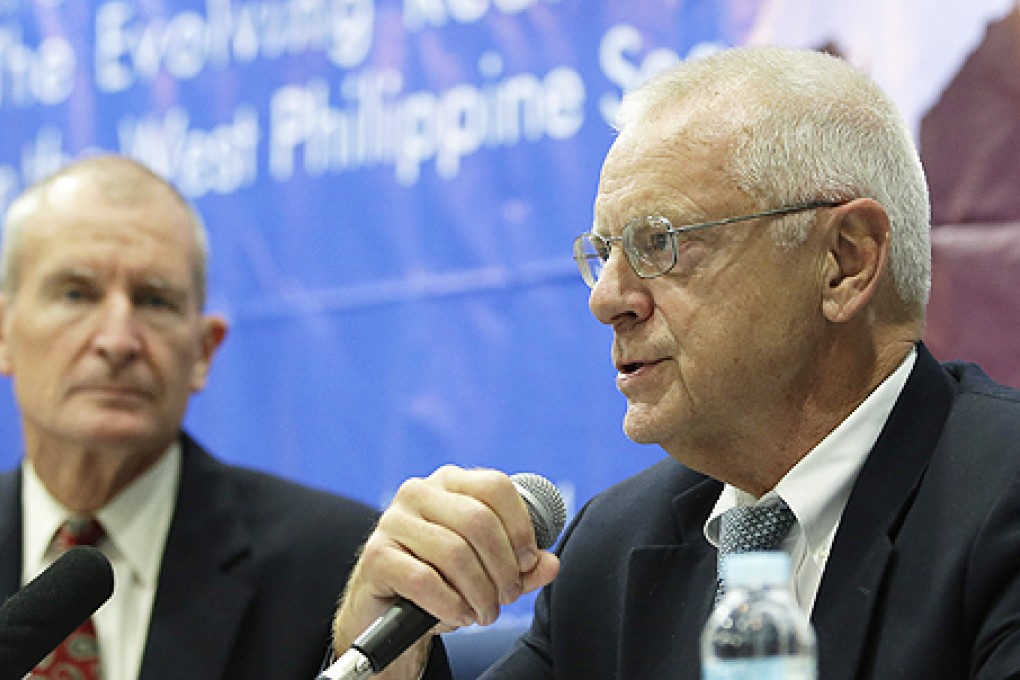 Former US defence undersecretary Walter Slocombe (right) and Dennis Blair, former commander of US forces in the Pacific, attend a news conference on Friday. Photo: AP