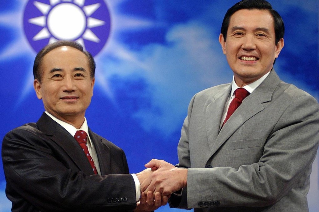 Long-time adversaries Wang Jin-pyng (left) and then Taipei mayor Ma Ying-jeou campaign for the KMT leadership in 2005. Photo: AFP