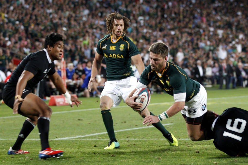 South Africa's Willie le Roux (right) scores a try at Ellis Park Stadium in Johannesburg. Photo: Reuters