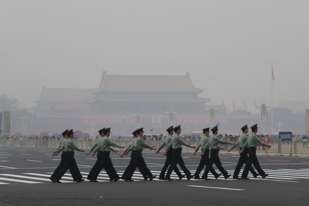 Guards march at Tiananmen Square as air pollution levels soar in Beijing. Photo: Xinhua