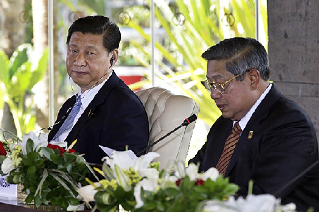 Chinese President Xi Jinping (left) and Indonesian President Susilo Bambang Yudhoyono attend the Leaders Retreat during the Apec Summit in Nusa Dua, Indonesian, on Monday. Photo: AFP