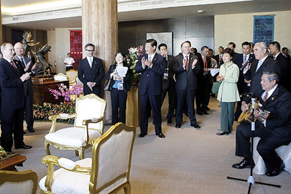 Indonesia's President Susilo Bambang Yudhoyono (right) plays his guitar as Apec leaders sing during a surprise birthday party for Russia's President Vladimir Putin (left). Photo: EPA