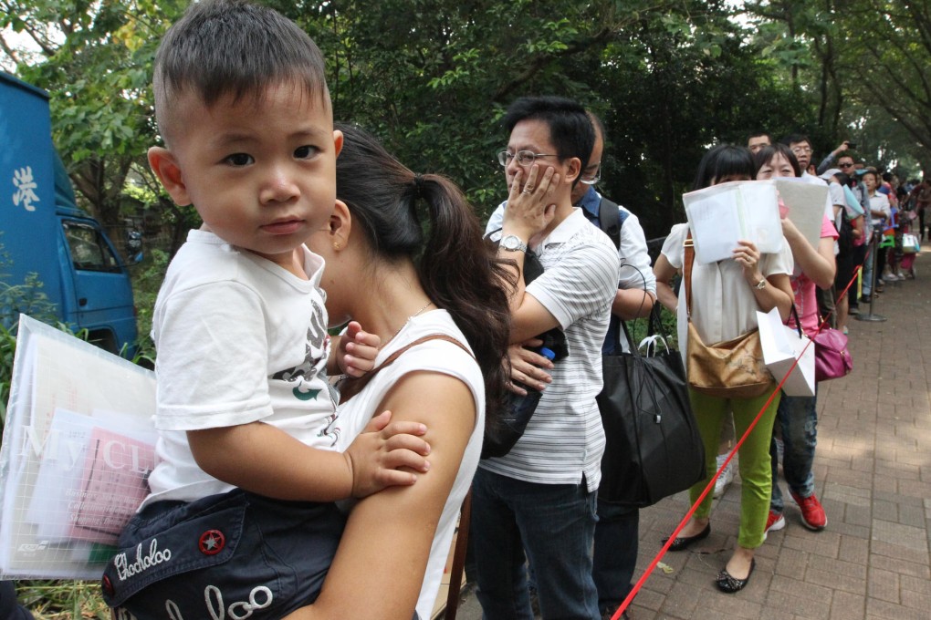 Parents and grandparents queue for application forms outside Fung Kai Kindergarten in Sheung Shui. Photo: Felix Wong