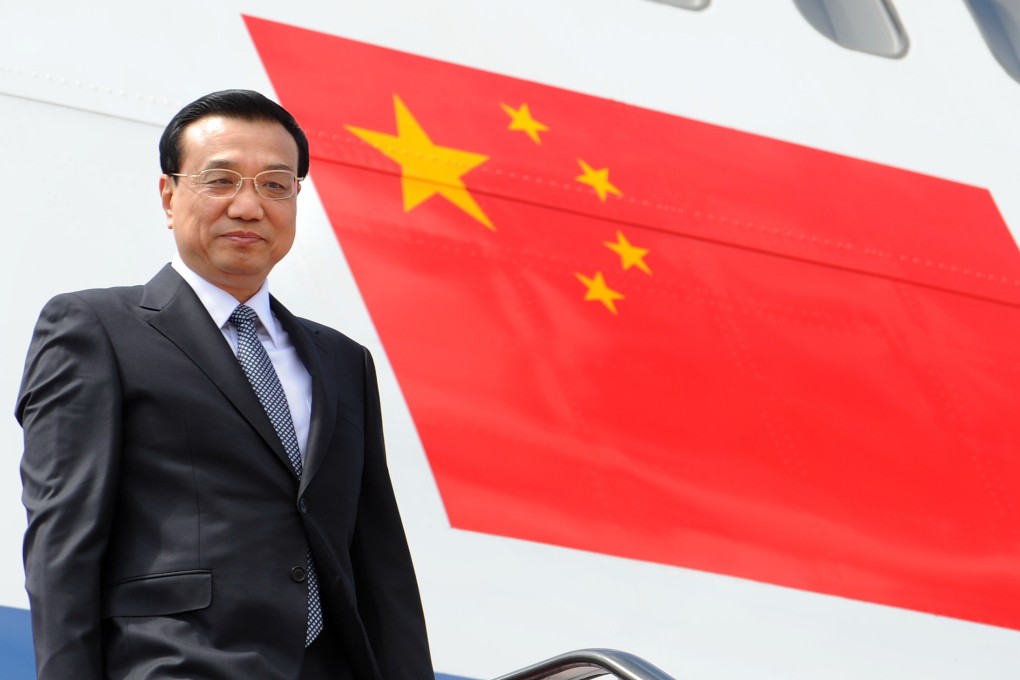 Chinese Premier Li Keqiang disembarks from the plane upon his arrival at the airport in Bandar Seri Begawan, Brunei, on Wednesday. Photo: Xinhua