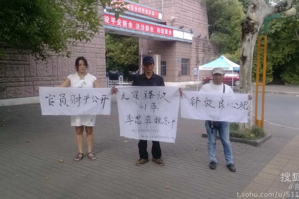 Sympathizers campaigning for the activists' release. Screenshot via Sina Weibo