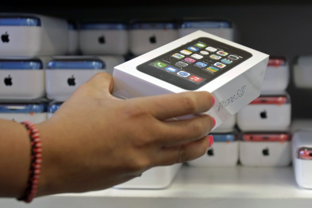 The fake phones looked almost identical to Apple's iPhone5. Photo: AP