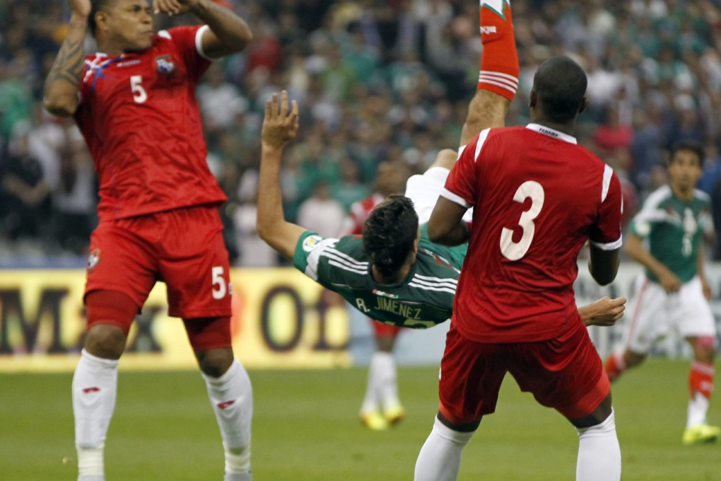 Raul Jimenez scores with an overhead kick to keep Mexico's World Cup hopes alive. Photo: AP