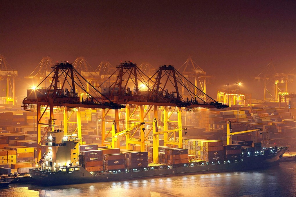 A ship is loaded in Shekou. Photo: Bloomberg