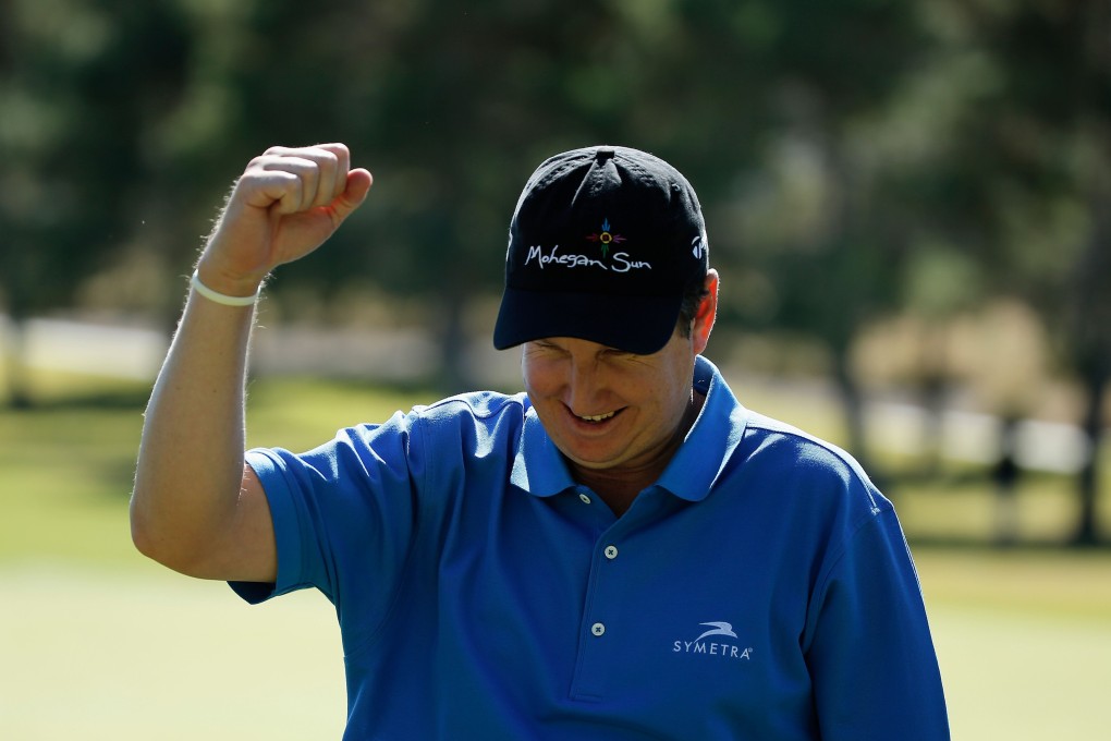 J.J. Henry waves to the gallery after finishing with an 11-under-par 60 at the US PGA event in Las Vegas. Photo: AFP