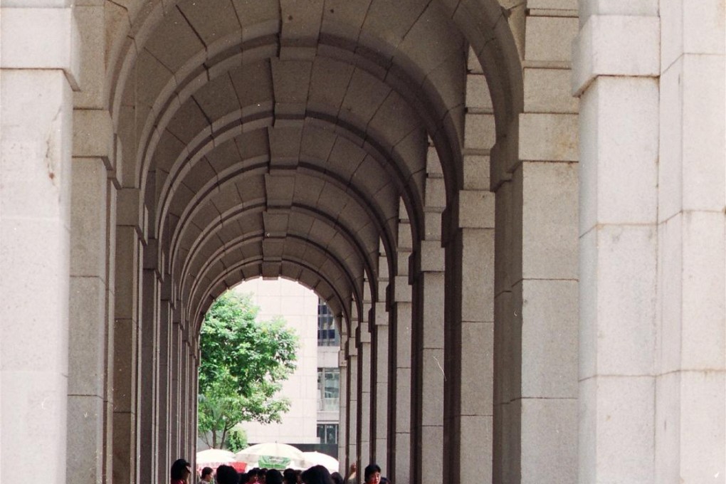 Filipino maids gather on their day off. Photo: SMP