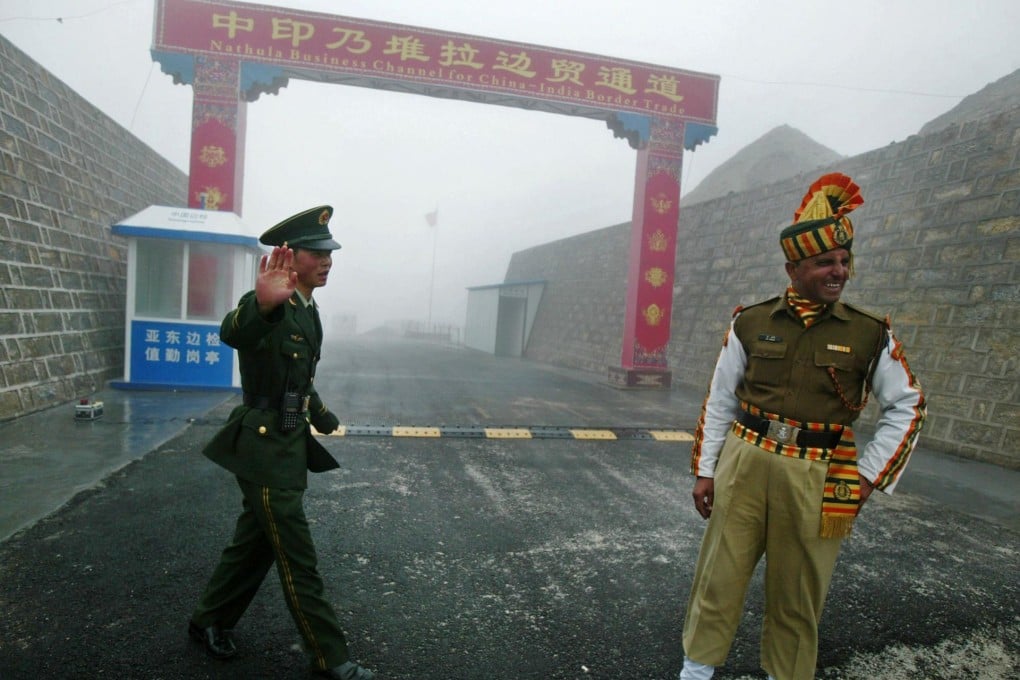 A Chinese and an Indian soldier guard the Nathu La border point. The boundary between the two nations remain unsettled. Photo: AFP