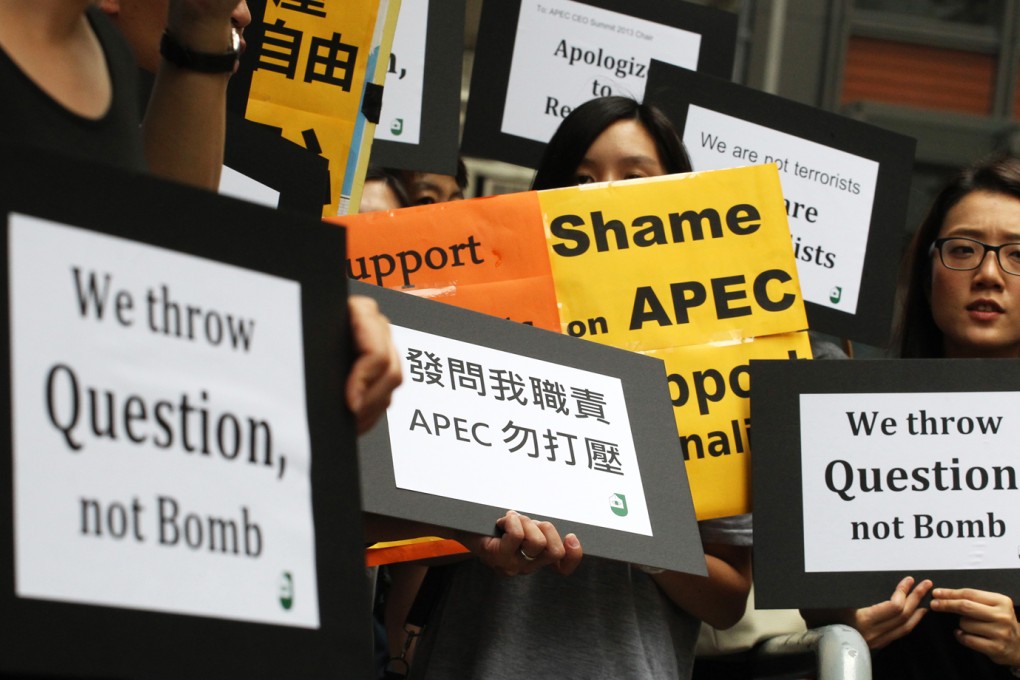 Hong Kong Journalists Association stages a protest outside Indonesian consulate to condemn Indonesian authority of confiscating reporters' media passes simply because they questioned Philippine President Benigno Aquino in the Apec CEO Summit. Photo: Felix Wong