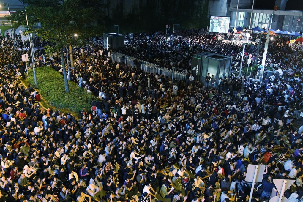 Supporters of HKTV gather outside government headquarters in Admiralty to demand an explanation for the rejection of HKTV's licence application. Photo: K.Y. Cheng