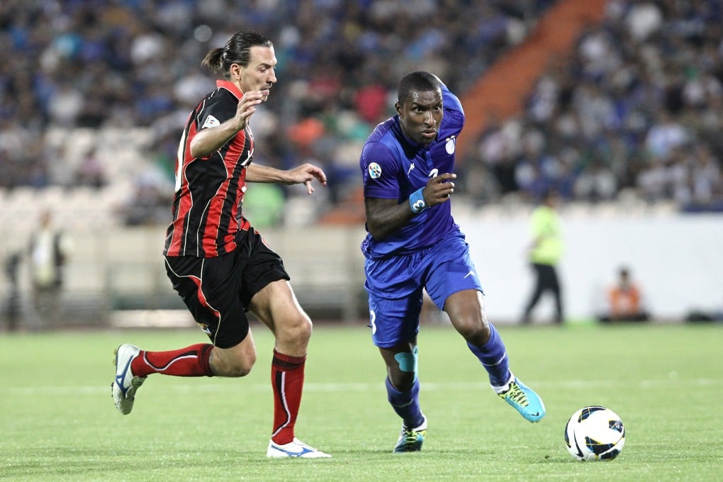 Dejan Damjanovic (left) of South Korea's FC Seoul challenges Samuel of Iran's Esteghlal during an Asian Champions League semi-final in Tehran. Photo: Xinhua