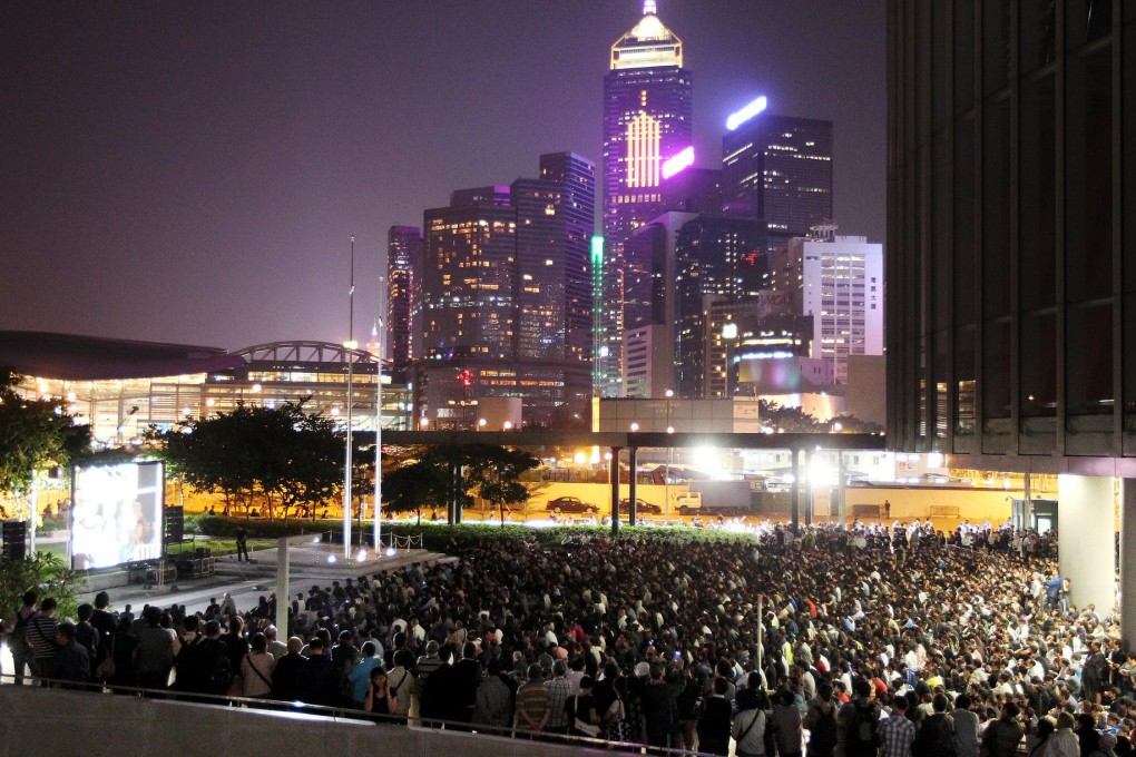 Employees and supporters of HKTV gather outside the government headquarters in Admiralty. Photo: K. Y. Cheng