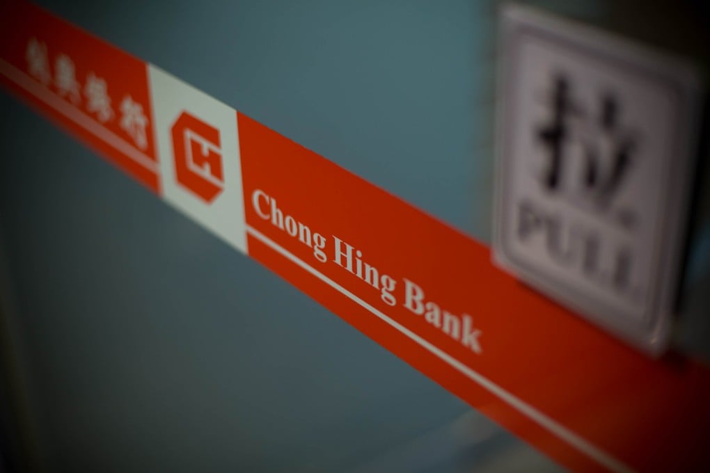Yue Xiu's purchase of Chong Hing bank would skirt the restriction that banks on mainland are not allowed to own securities, insurance and other financial business unless they secure special approval. Photo: Bloomberg