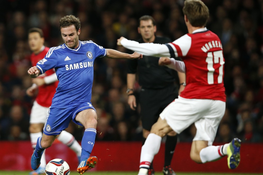 Juan Mata scores Chelsea's second at The Emirates. Photo: Xinhua