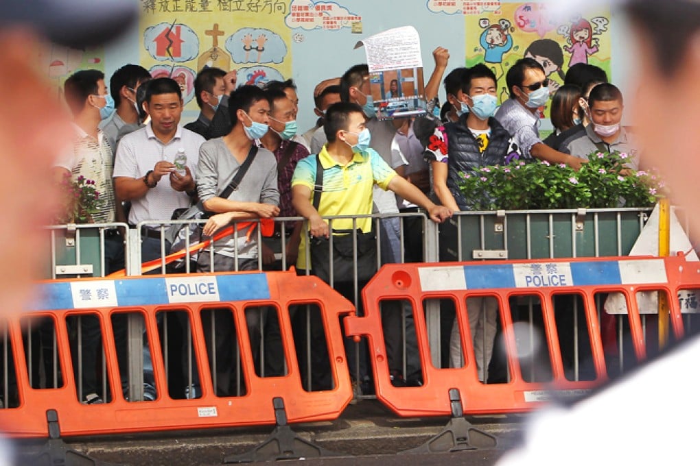 Mainlanders outside the liaison office yesterday. Photo: Nora Tam
