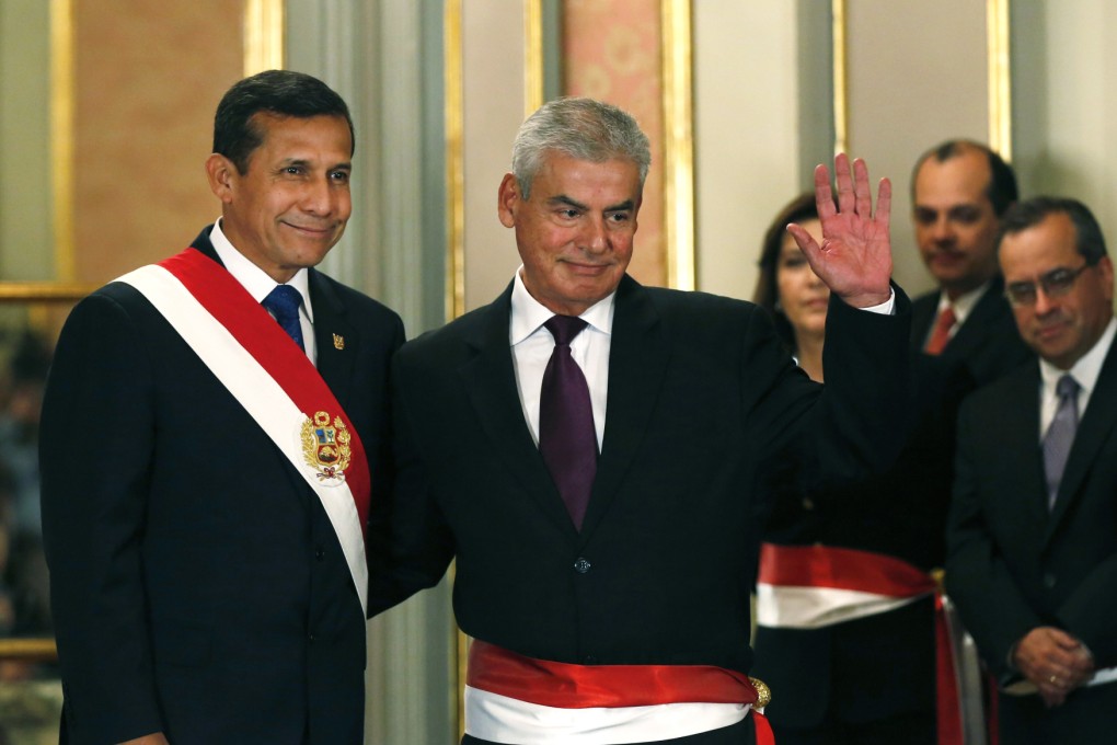 Peru's President Ollanta Humala (left) greets new Prime Minister Cesar Villanueva. Photo: Reuters