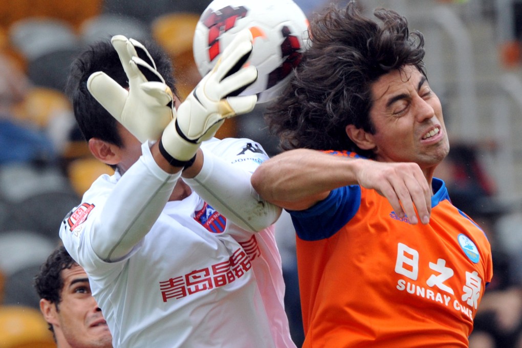 Reinaldo Peres (right) had an impressive match for Sun Hei. Photo: Xinhua