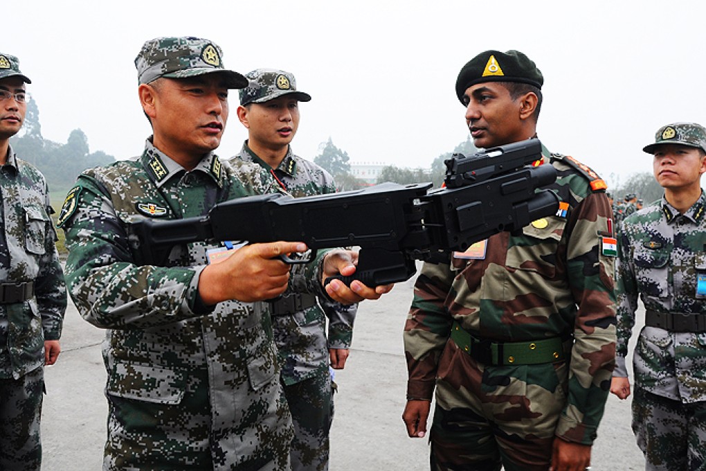 Soldiers look at anti-terror equipment during a China-India joint anti-terrorism military training drill in southwest China's Sichuan province, on Tuesday. Photo: Xinhua