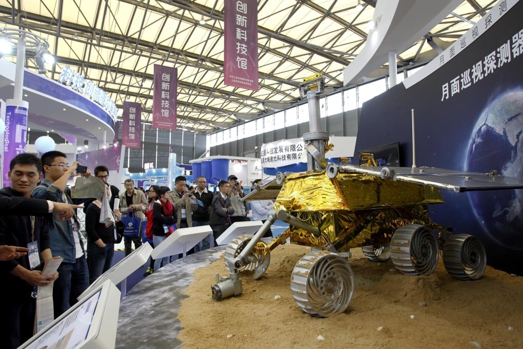 Visitors view the model of a lunar probe during the 15th China International Industry Fair in Shanghai. Photo: Xinhua