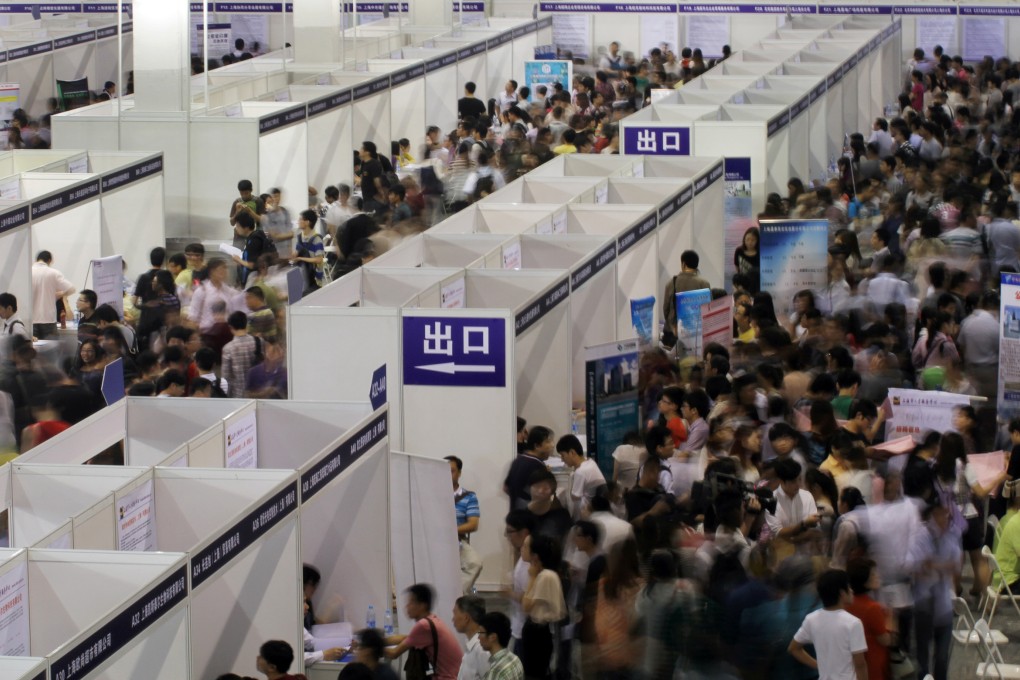 Job seekers swarm a recruitment fair for graduating college students in Shanghai. Photo: Xinhua