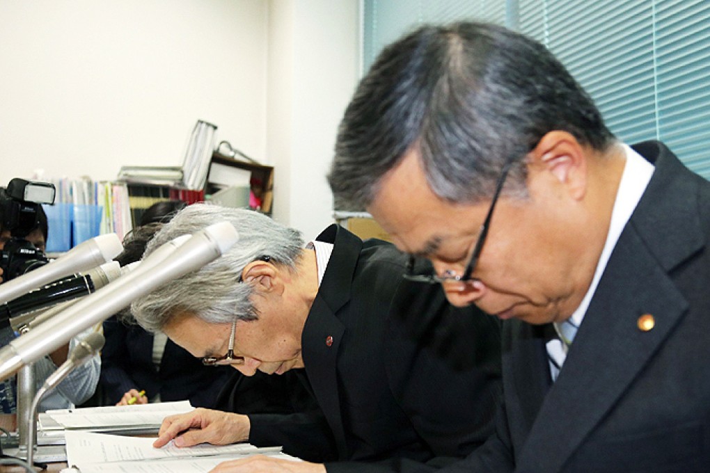 Takashimaya executive Yutaka Masuyama (centre) apologise after the department store used giant tiger prawns to make a 'Japanese tiger prawn' terrine in Tokyo. Photo: AFP