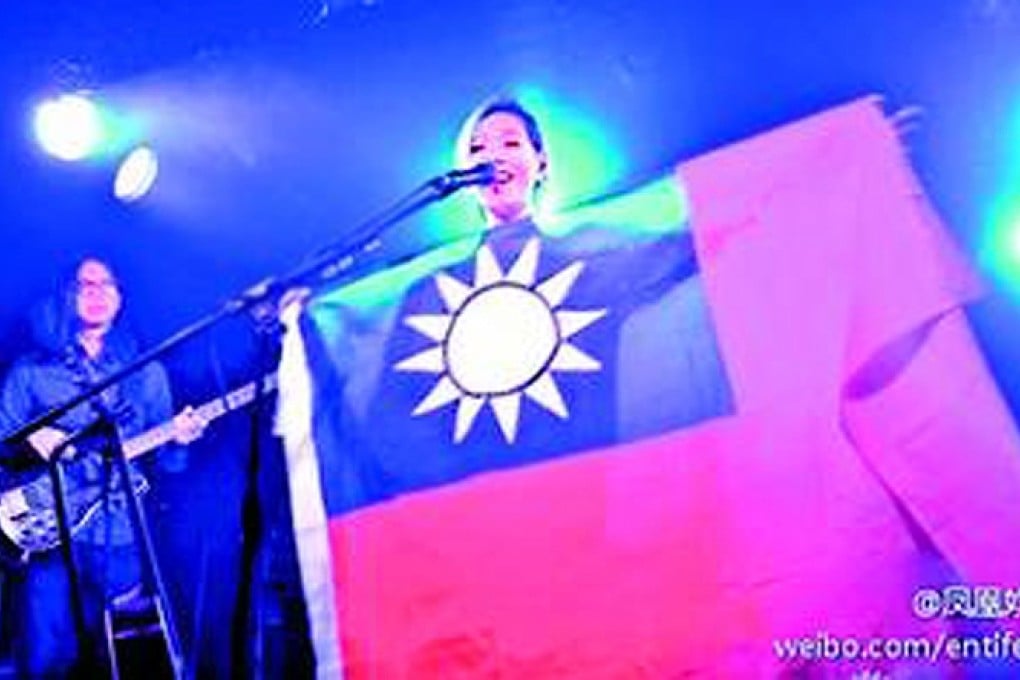 Deserts Chang performing in her Manchester concert with a Taiwan flag. photo: Weibo screenshot