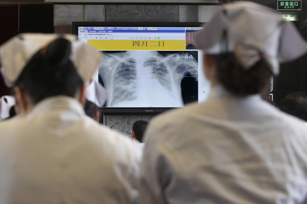 File photo of doctors and nurses attending a training course for the treatment of the H7N9 virus at a hospital in Hangzhou. Photo: Reuters