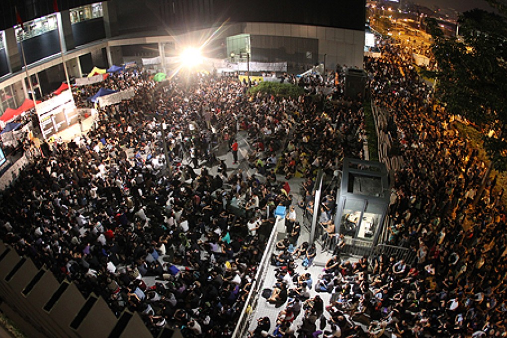 Thousands of HKTV supporters gather outside Legco. Photo: Felix Wong