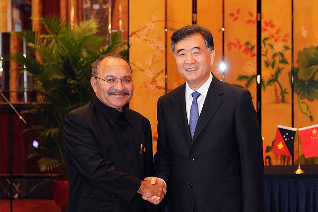 Vice Premier Wang Yang shakes hands with Papua New Guinea Prime Minister Peter O'Neill during their meeting at the second China-Pacific Island Countries Economic Development and Co-operation Forum in Guangzhou, Guangdong province, on Thursday. Photo: Xinhua